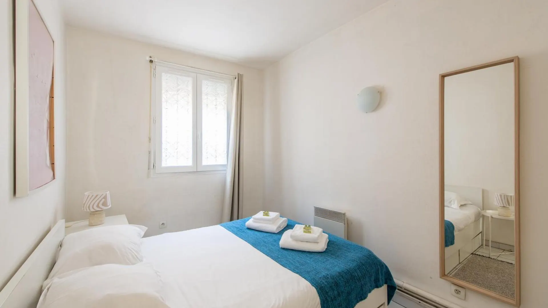 Apartment 1 Bedroom Ideally Located Only 1 Minute To The Metro In Montmartre Neighbourhood