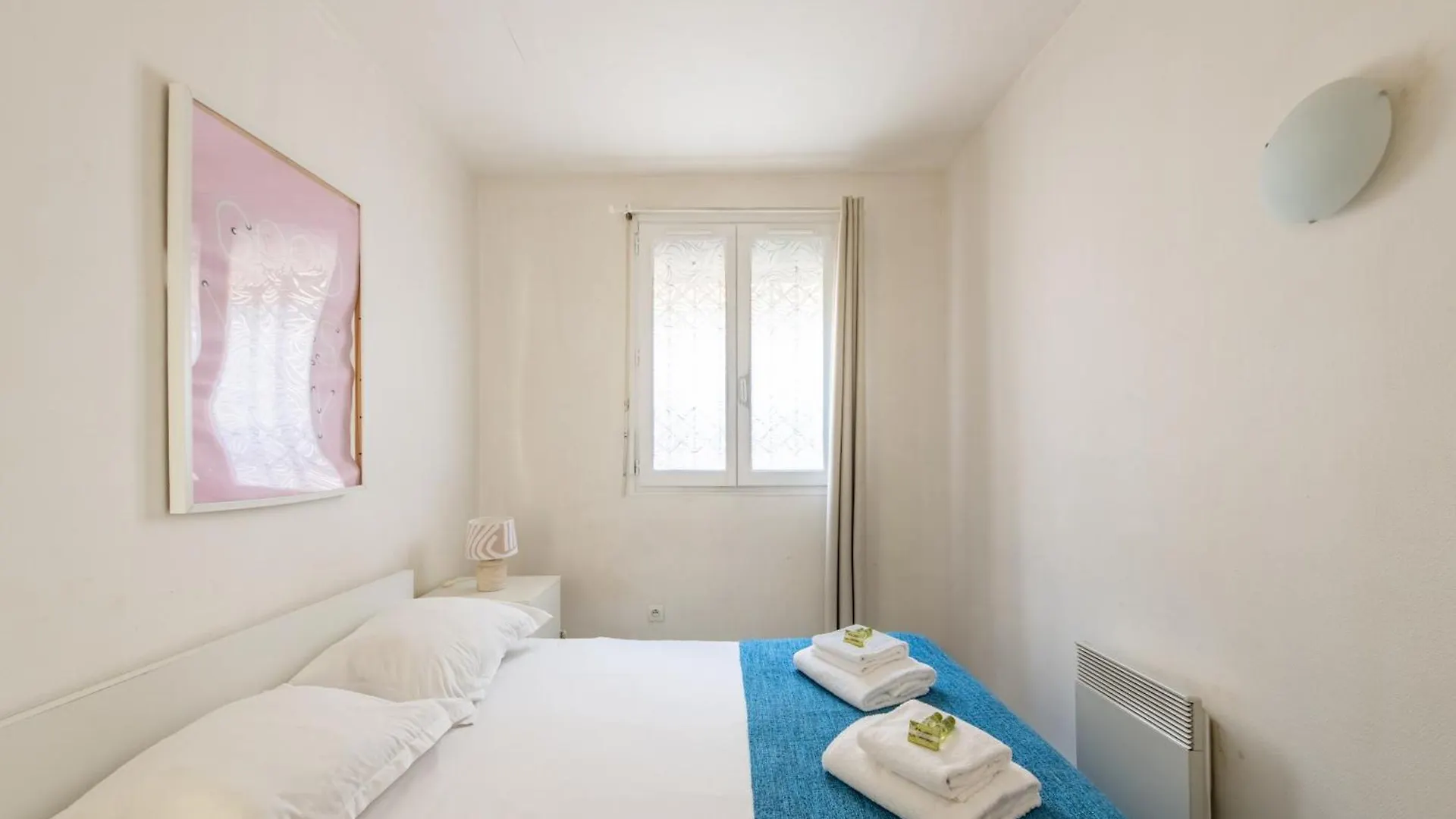 1 Bedroom Ideally Located Only 1 Minute To The Metro In Montmartre Neighbourhood Apartment *
