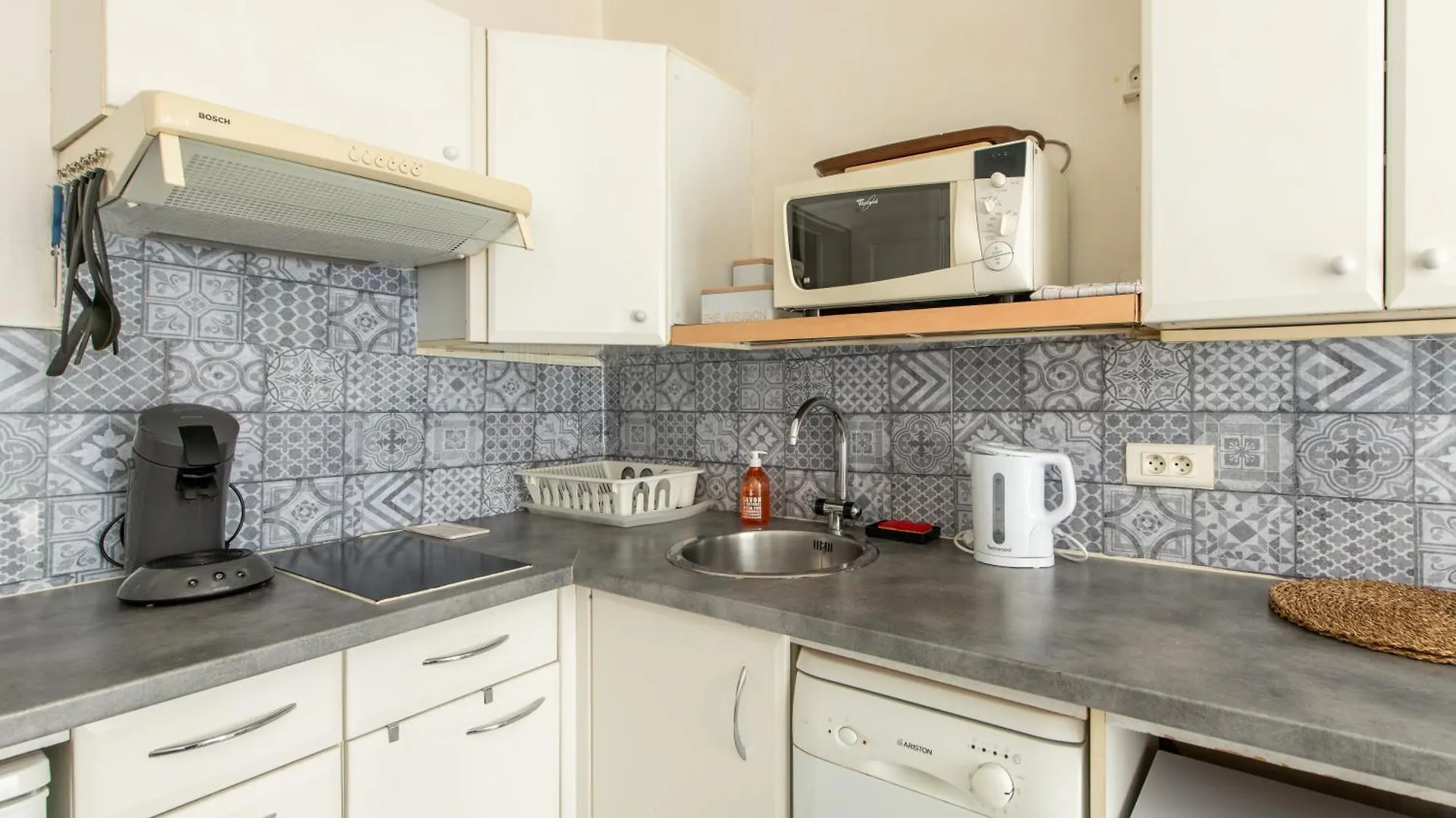 1 Bedroom Ideally Located Only 1 Minute To The Metro In Montmartre Neighbourhood Apartment