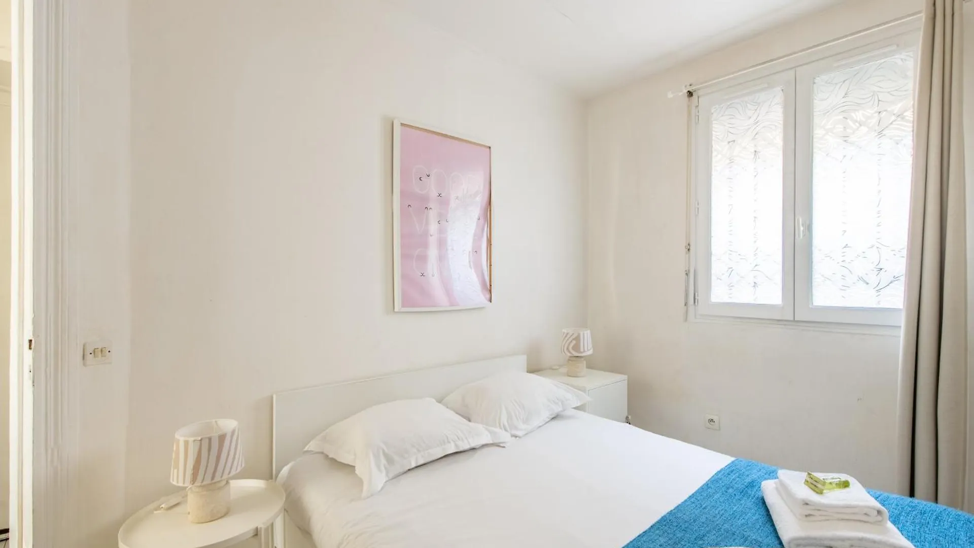 1 Bedroom Ideally Located Only 1 Minute To The Metro In Montmartre Neighbourhood *