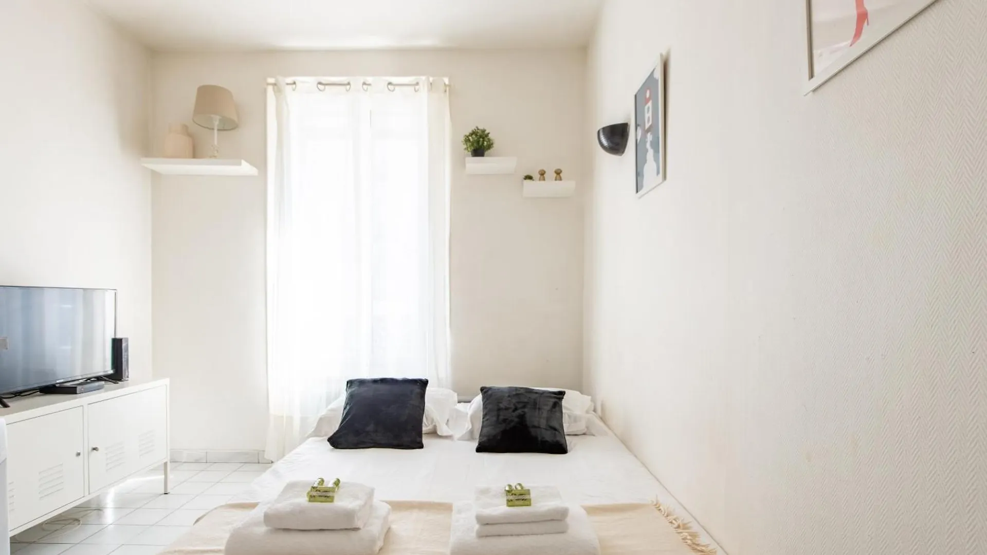 1 Bedroom Ideally Located Only 1 Minute To The Metro In Montmartre Neighbourhood Paris