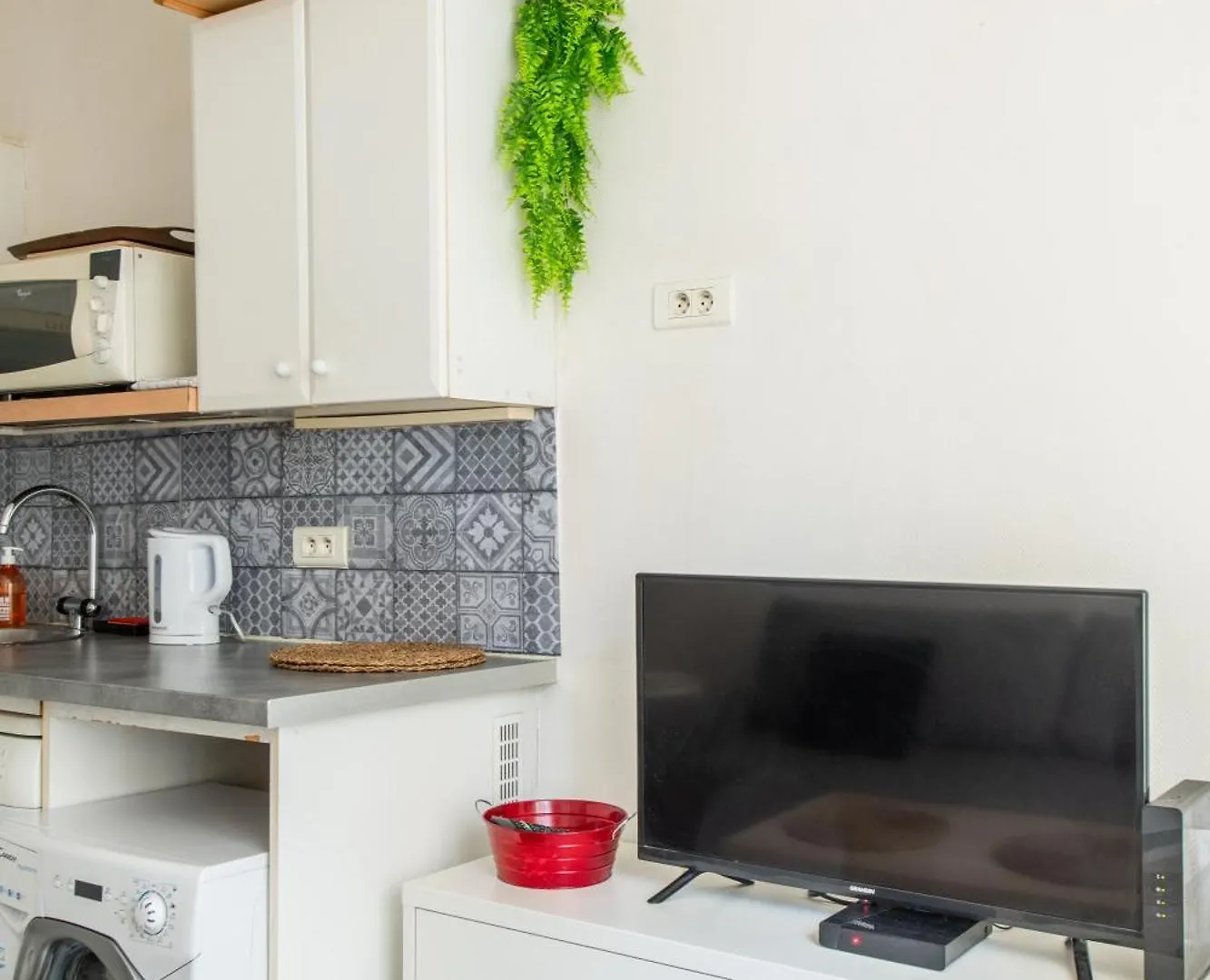 1 Bedroom Ideally Located Only 1 Minute To The Metro In Montmartre Neighbourhood
