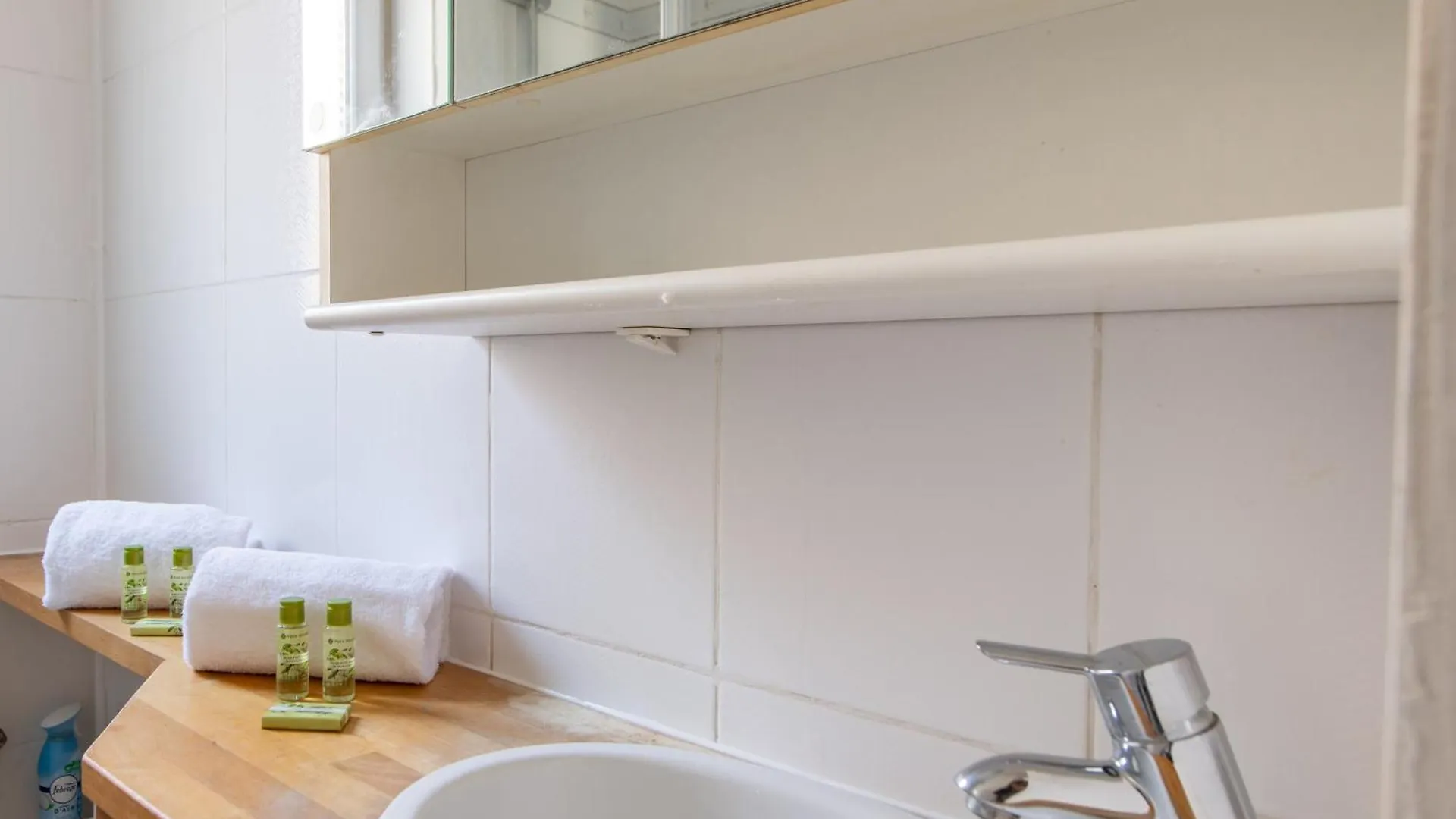 1 Bedroom Ideally Located Only 1 Minute To The Metro In Montmartre Neighbourhood Apartment