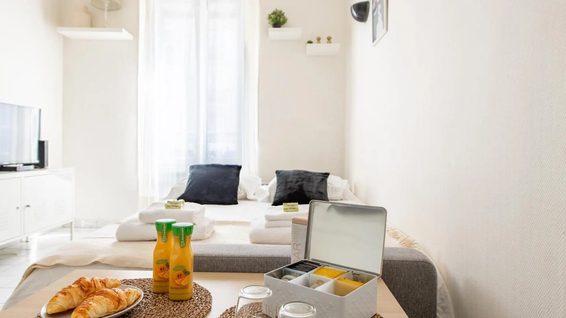 1 Bedroom Ideally Located Only 1 Minute To The Metro In Montmartre Neighbourhood Apartment